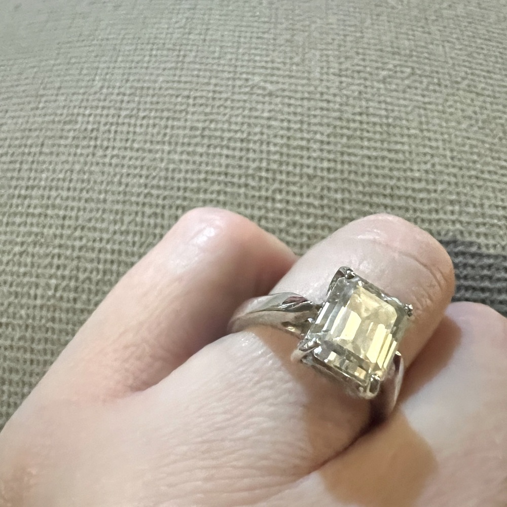Make this your very first go at an Earth mined Diamond with this HUGE 4.3 CTW